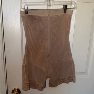 High-Waist Shaping Shorts — Nude